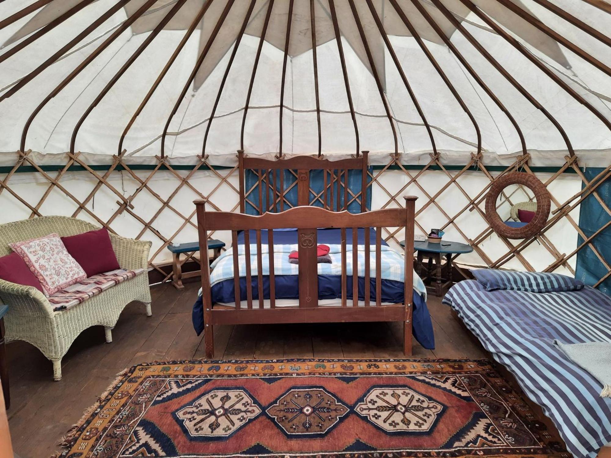 Hotel Ceridwen Glamping, Double Decker Bus And Yurts Llandysul Exteriér fotografie