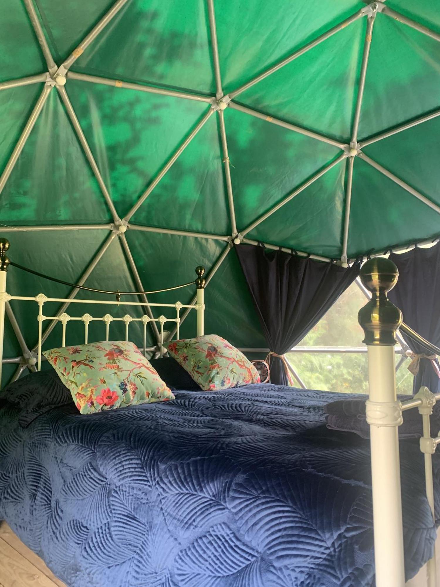 Hotel Ceridwen Glamping, Double Decker Bus And Yurts Llandysul Exteriér fotografie