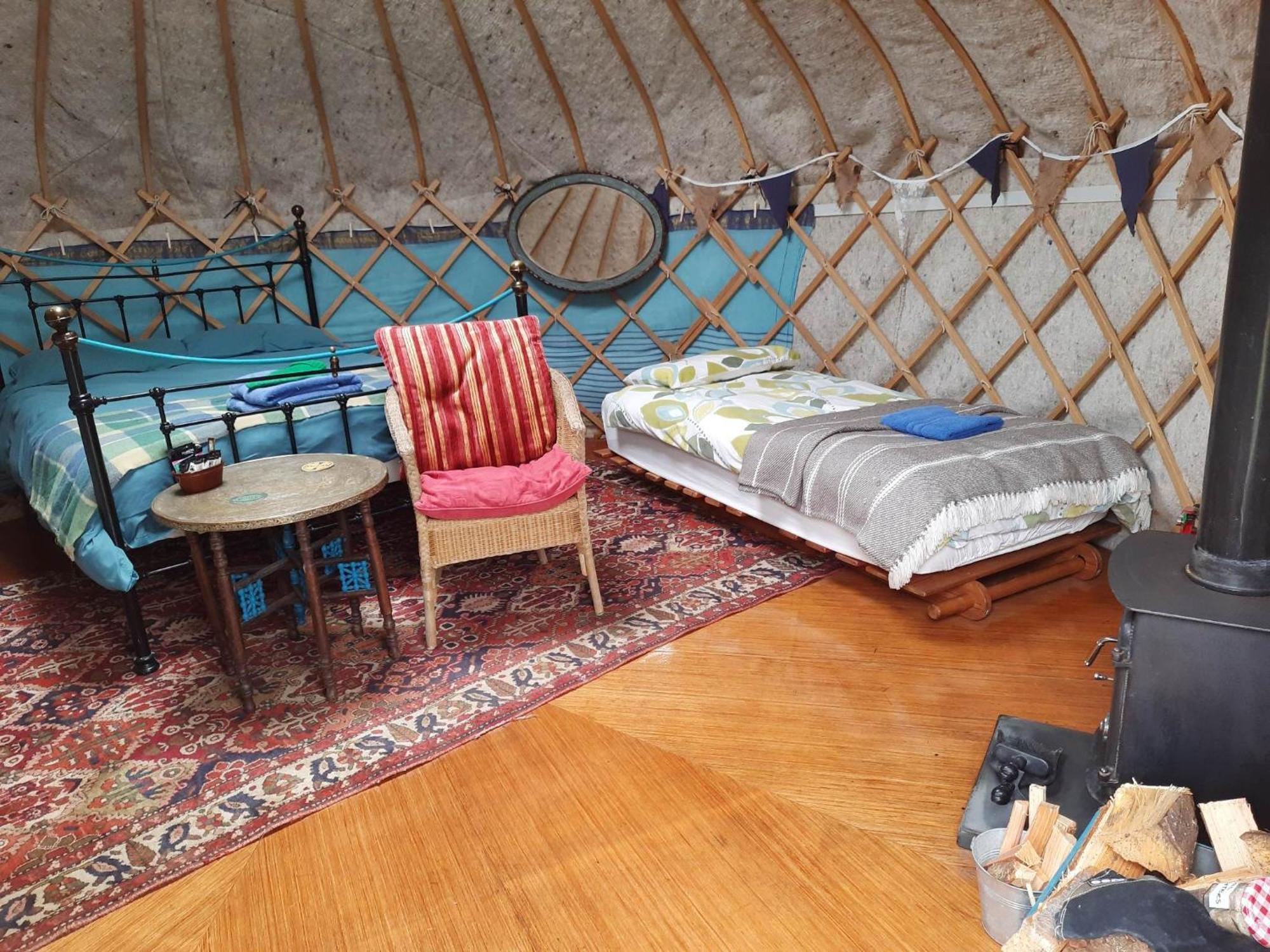 Hotel Ceridwen Glamping, Double Decker Bus And Yurts Llandysul Exteriér fotografie