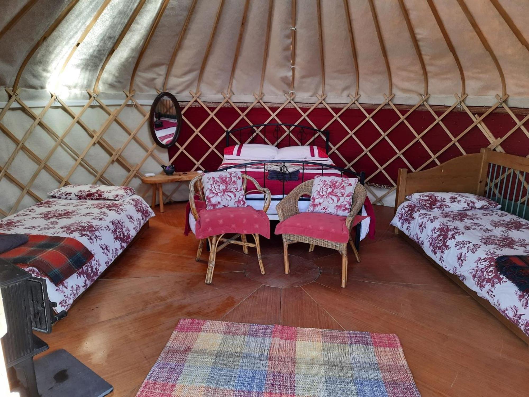 Hotel Ceridwen Glamping, Double Decker Bus And Yurts Llandysul Exteriér fotografie