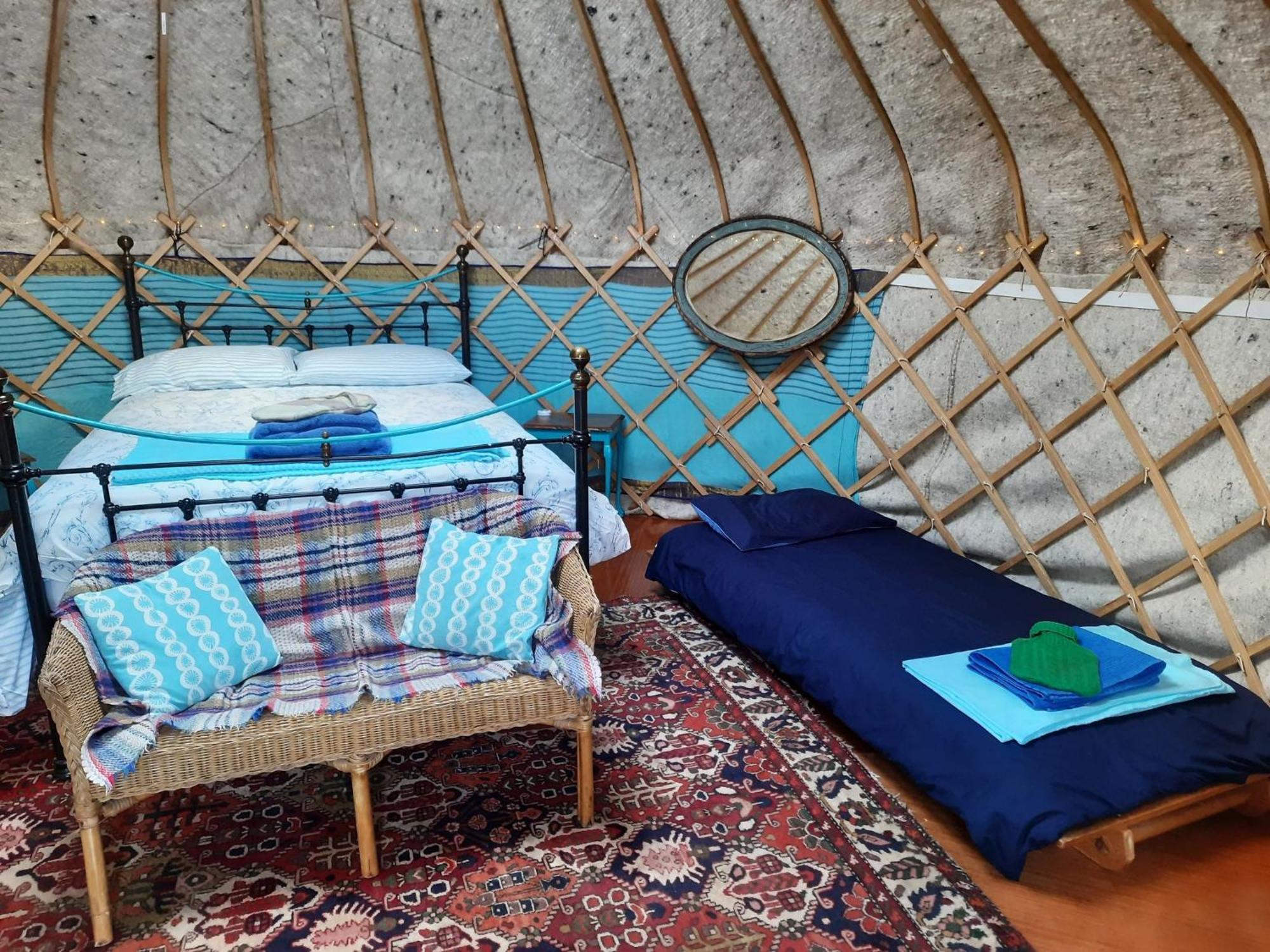 Hotel Ceridwen Glamping, Double Decker Bus And Yurts Llandysul Exteriér fotografie
