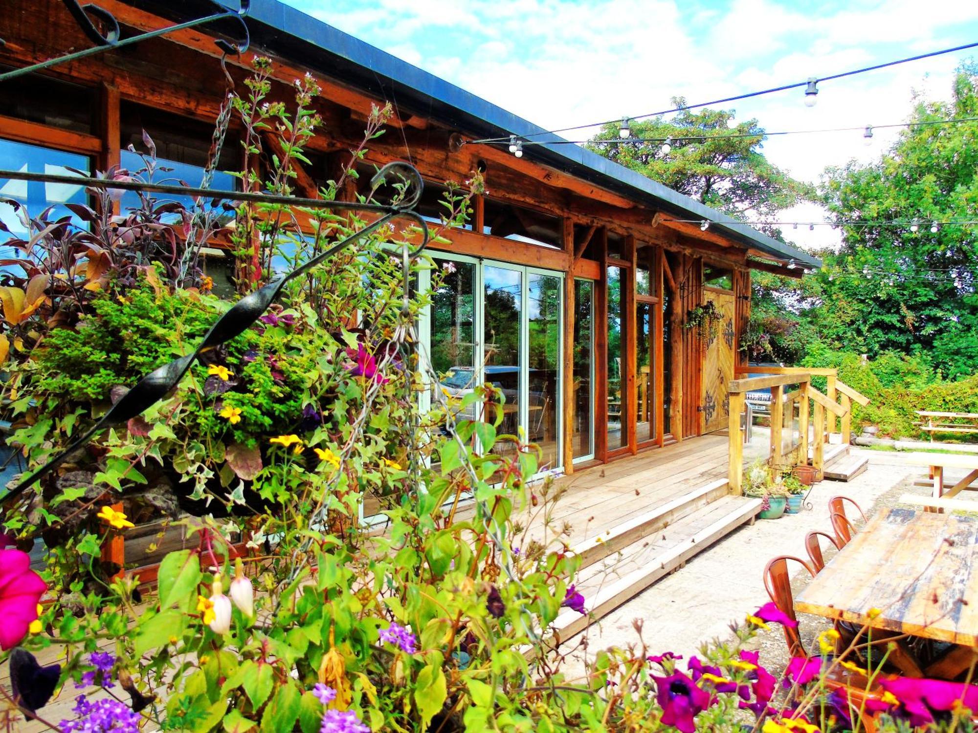 Hotel Ceridwen Glamping, Double Decker Bus And Yurts Llandysul Exteriér fotografie