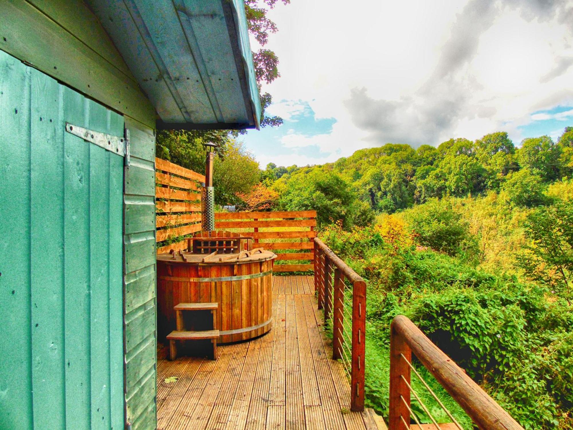 Hotel Ceridwen Glamping, Double Decker Bus And Yurts Llandysul Exteriér fotografie