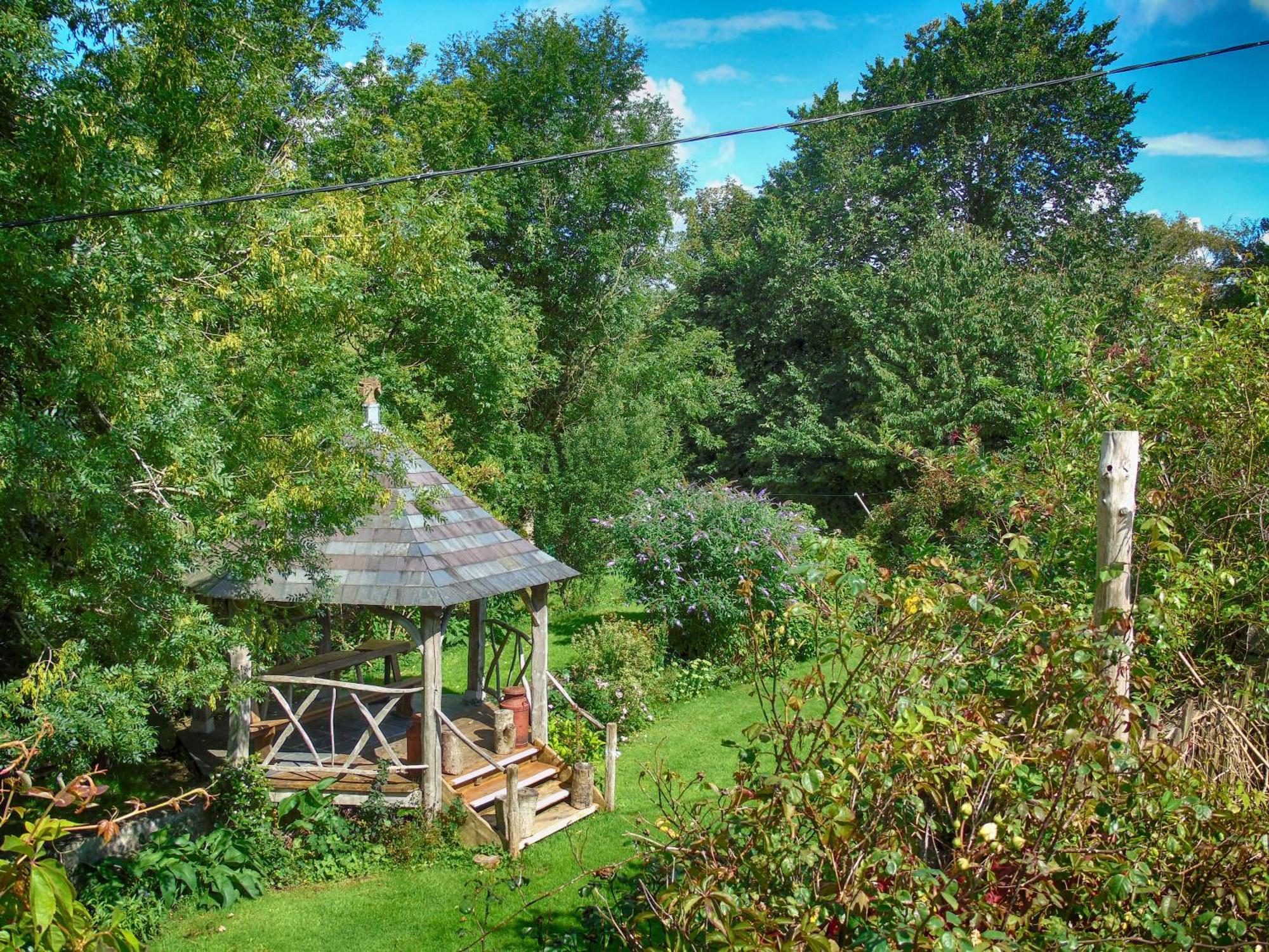 Hotel Ceridwen Glamping, Double Decker Bus And Yurts Llandysul Exteriér fotografie