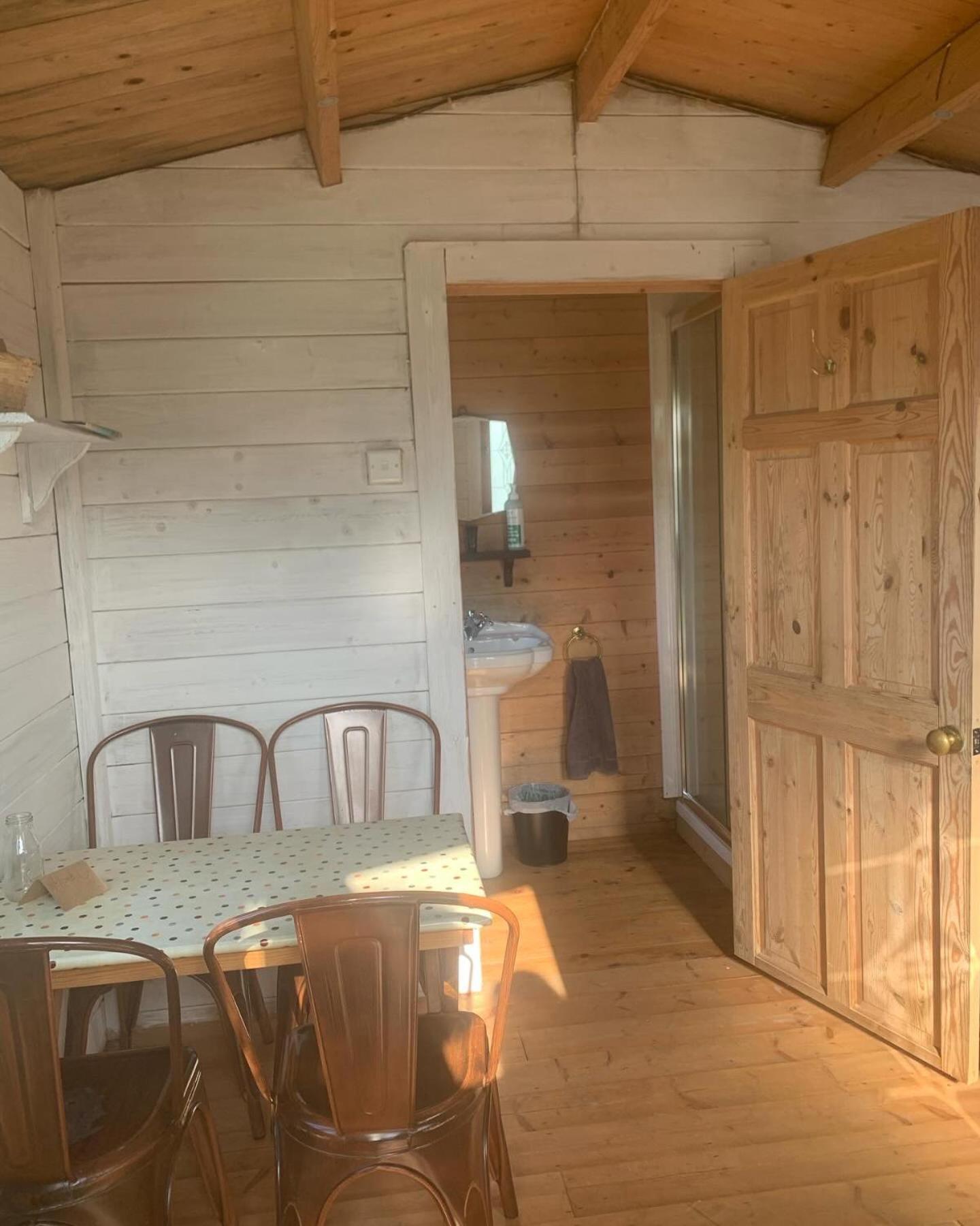 Hotel Ceridwen Glamping, Double Decker Bus And Yurts Llandysul Exteriér fotografie